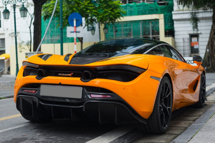 Chiếc McLaren 720S này là một ví dụ điển hình, khi được gắn một số chi tiết làm bằng sợi carbon. Thuộc gói Fury của TopCar độ McLaren 720S. Gói Fury bao gồm 50 chi tiết, có giá 76.090 USD, tương đương 1,77 tỷ đồng. Tuy nhiên, siêu xe này vẫn thiếu một vài chi tiết.