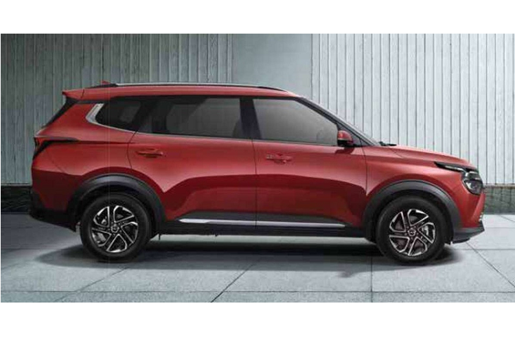 Carens 2022 chia sẻ chung nền tảng gầm bệ với Seltos, với số đo tổng thể dài x rộng x cao lần lượt là 4.540 x 1.800 x 1.700 mm cùng trục cơ sở đạt 2.780mm. So với thế hệ tiền nhiệm, Kia Carens mới có kích thước lớn hơn đáng kể.