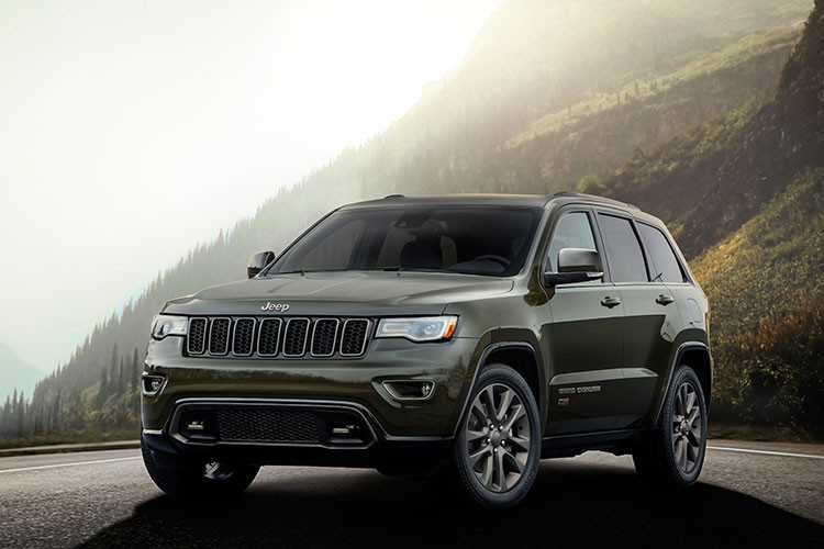 Jeep Grand Cherokee va RAM 1500 bi trieu hoi vi loi bom nhien lieu