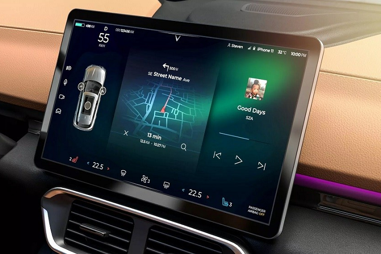 Theo hãng VinFast, thời gian sạc pin từ 10-70% bằng sạc nhanh DC là 24 phút. Về trang bị, VinFast VF8 Eco City Edition tại thị trường Mỹ dùng hệ thống đèn LED bên ngoài và vành la-zăng 19 inch. Trong khi đó, VF8 Plus City Edition được trang bị vành la-zăng 20 inch.