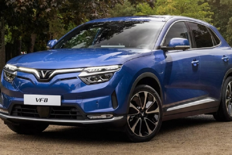 Bên cạnh đó là chính sách thuê xe với giá 599 USD/tháng trong 2 năm nếu khách hàng đặt cọc 5.774 USD. Với VinFast VF8 Plus City Edition, xe sẽ có giá từ 62.500 USD và cũng được ưu đãi 3.000 USD. Khách hàng có thể thuê xe với giá 699 USD/tháng trong 2 năm nếu đặt cọc 6.789 USD.