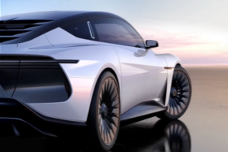 Nó cũng có một bộ pin lớn hơn 100 kWh, đủ cho phạm vi hoạt động ước tính theo EPA là hơn 480 km. Đáng chú ý, tất cả các thông số kỹ thuật này áp dụng cho "phiên bản hiệu suất cơ bản", gợi ý rằng các phiên bản hiệu suất cao hơn đang được phát triển. Chúng ta cũng được biết mẫu coupe điện có hệ số lực cản thấp đáng kể chỉ 0,23 Cd, cho dù đây không phải là tốt nhất trong ngành vì Mercedes đã đạt được Cd là 0,20 với EQS liftback.