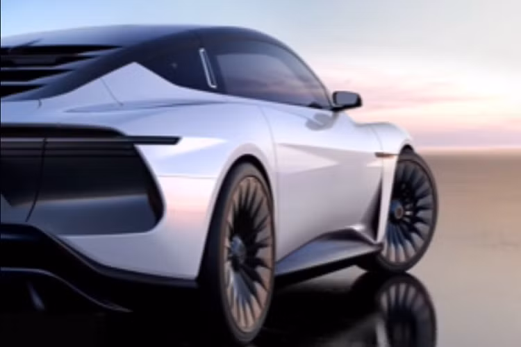 Nó cũng có một bộ pin lớn hơn 100 kWh, đủ cho phạm vi hoạt động ước tính theo EPA là hơn 480 km. Đáng chú ý, tất cả các thông số kỹ thuật này áp dụng cho "phiên bản hiệu suất cơ bản", gợi ý rằng các phiên bản hiệu suất cao hơn đang được phát triển. Chúng ta cũng được biết mẫu coupe điện có hệ số lực cản thấp đáng kể chỉ 0,23 Cd, cho dù đây không phải là tốt nhất trong ngành vì Mercedes đã đạt được Cd là 0,20 với EQS liftback.