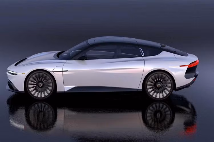 Các cửa lớn có bản lề phía trên và các cửa kính phía sau về cơ bản là những chi tiết nhìn lại quá khứ vì phần còn lại của thiết kế là hiện đại toàn tập. Để theo kịp những mẫu xe điện ngày nay, DeLorean Alpha-5 chạy điện mới có bộ la-zăng lớn và các dải đèn mỏng ở phía trước lẫn phía sau