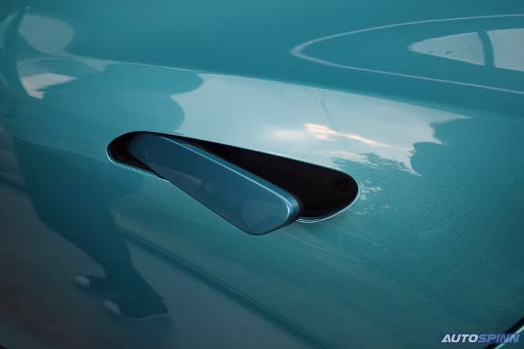 Bên cạnh đó là 30 hệ thống hỗ trợ người lái nâng cao ADAS nhờ 2 cảm biến LiDAR, 11 camera xung quanh xe, 5 radar sóng mm và 12 cảm biến siêu âm.