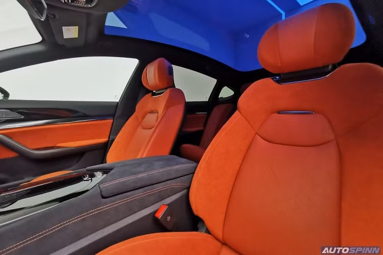 ... hệ thống âm thanh vòm Nezha Surround Sound 720 độ với công suất tối đa 1.216 W và 21 loa. Chưa hết, Neta S còn có thêm hệ thống hỗ trợ lái bán tự động Neta Pilot 4.0 với tính năng tự động ra/vào chỗ đỗ và nhận biết bãi đỗ xe.