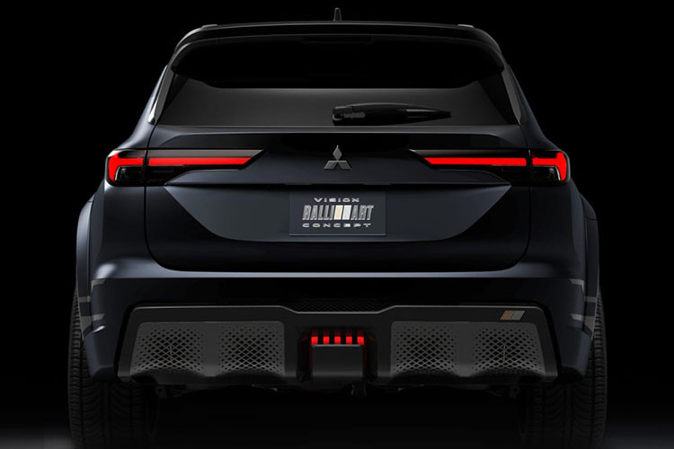 Đằng sau Mitsubishi Vision Ralliart xuất hiện đèn hậu nằm ngang với tạo hình như chữ "T" bên trong và đèn phanh thứ ba theo phong cách xe đua Công thức 1. Tương tự cản trước, cản sau cũng có tấm ốp gầm giả tích hợp lưới. Ngoài ra, trên ốp này còn có logo của bộ phận Ralliart.