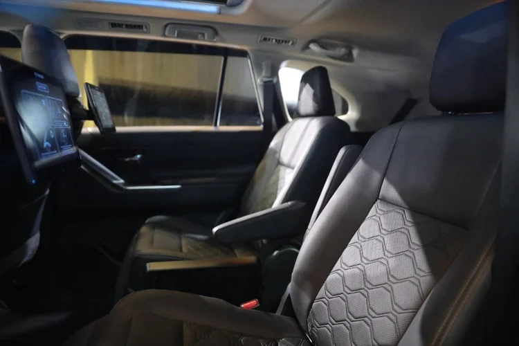 Toyota Innova 2023 thế hệ mới được trang bị 2 tùy chọn động cơ. Động cơ 2.0L hút khí tự nhiên vẫn giữ lại nhưng nâng cấp thế hệ Dynamic Force. Vì vậy công suất và mô-men xoắn tối đa nâng lên 171 mã lực và 205 Nm.