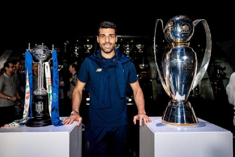 Mehdi Taremi (Porto, Iran): Taremi chơi thăng hoa trong 3 mùa giải gần nhất khi số bàn của anh đều vượt ngưỡng 20. 26 pha lập công của chân sút người Iran giúp Porto hoàn tất cú đúp vô địch quốc gia và giành cúp quốc gia ở mùa 2021/22.