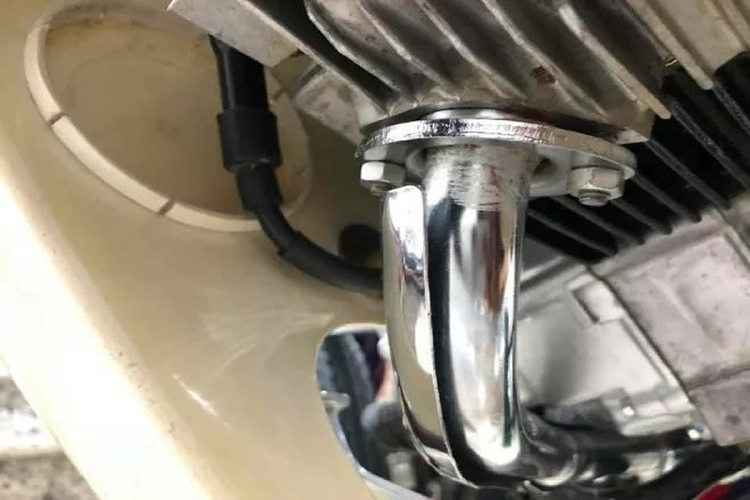 Anh Tiến cho biết anh cũng không có ý định đổ xăng và chạy chiếc xe Honda Dream II gần 2 tỷ đồng này mà chỉ để ngắm, sưu tầm.