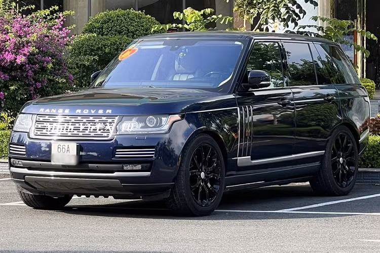 Dòng xe Mercedes-AMG G63 được trang bị khối động cơ xăng V8, tăng áp kép, dung tích 4.0 lít, sản sinh công suất tối đa 577 mã lực và mô-men xoắn cực đại 850 Nm.