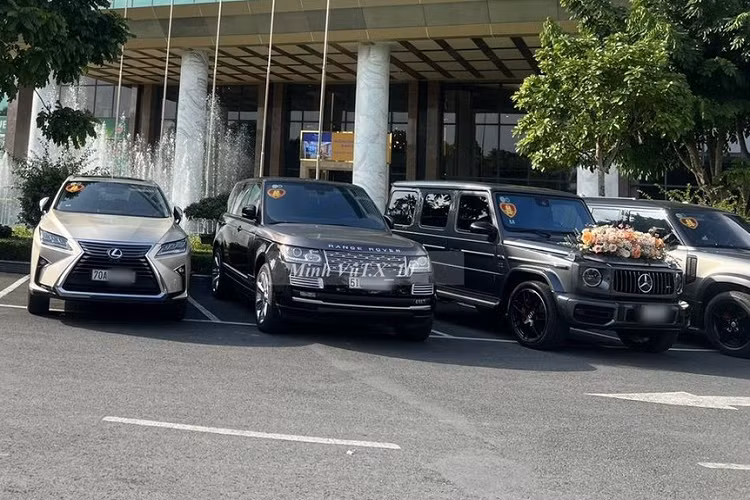 Mới đây, một đám cưới diễn ra tại khách sạn lớn nhất nhì ở Cần Thơ đã thu hút không ít sự quan tâm của cộng đồng mạng, điều mọi người choáng ngợp ngoài tiệc cưới khủng ra còn có dàn xe SUV hơn 30 tỷ rước dâu gồm hơn 6 chiếc rất đình đám chủ yếu đến từ các thương hiệu xe đắt tiền như BMW, Mercedes-Benz, Lexus, Land Rover Range Rover...