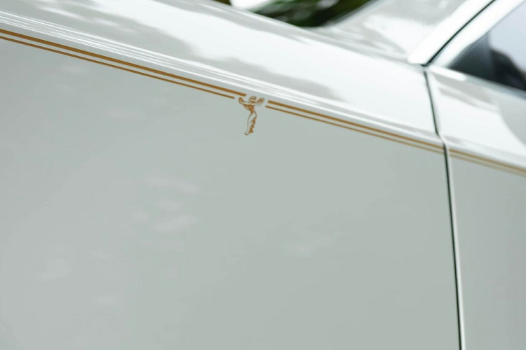 Dòng xe siêu sang Rolls-Royce Phantom thể hiện sự đẳng cấp cũng như quyền lực cho các chủ nhân sở hữu do có giá bán đắt đỏ và khách hàng có thể tùy biến những gì mình thích lên 1 chiếc xe của mình.