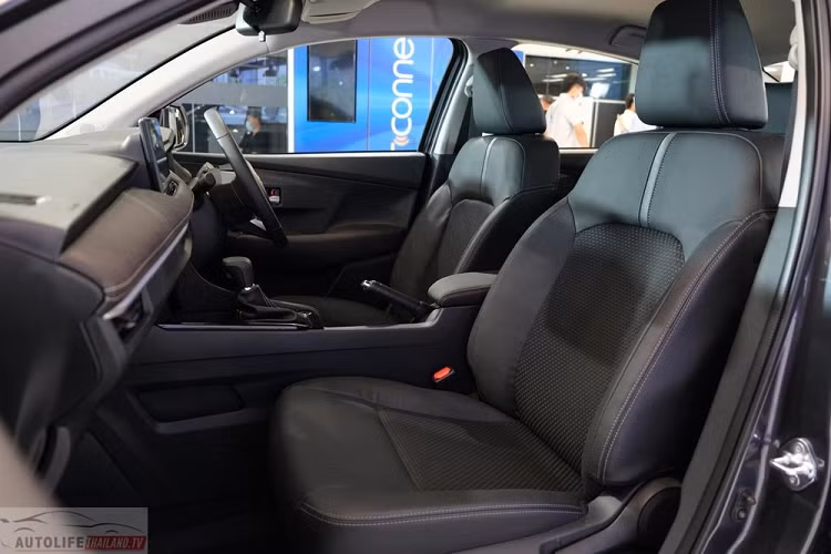 Ngoài ra, Toyota Vios 2023 bản Smart còn có những trang bị an toàn khác như camera lùi, 6 túi khí, hệ thống cân bằng điện tử, kiểm soát lực kéo, hỗ trợ khởi hành ngang dốc... và camera hành trình phía trước.