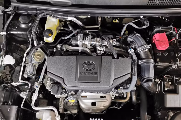 So với thế hệ cũ, động cơ chỉ mạnh hơn 2 mã lực và 1 Nm. Động cơ kết hợp với hộp số biến thiên vô cấp Super CVT-i sang số tuần tự và hệ dẫn động cầu trước như cũ. Lượng xăng tiêu thụ trung bình của xe là 23,3 km/lít (khoảng 4,29 lít/100 km).