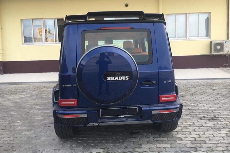 Ngoài ngoại hình và nội thất được lột xác, phiên bản độ Brabus 800 Widestar còn có khối động cơ V8, dung tích 4.0 lít, tăng áp kép cũng được "thông nòng" nhằm giúp xe có công suất tối đa tăng thêm 212 mã lực, lên mức 789 "con ngựa" tại vòng tua máy 6.600 vòng/phút và mô-men xoắn cực đại đạt mức 1.000 Nm, tăng 150 Nm tại vòng tua máy 3.600 vòng/phút