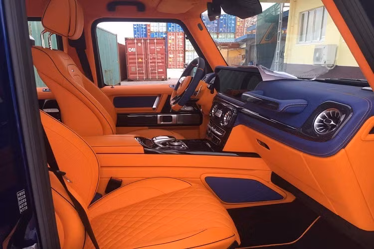 Chiếc biển số thần tài nhỏ và thần tài lớn lại 1 lần nữa khiến giới bốc biển số đẹp tại Việt Nam phải nể độ "mát tay" của doanh nhân ở Hải Phòng. Như vậy, chiếc xe Brabus 800 Widestar đã có biển số sau hơn 2 năm về Hải Phòng làm dâu.