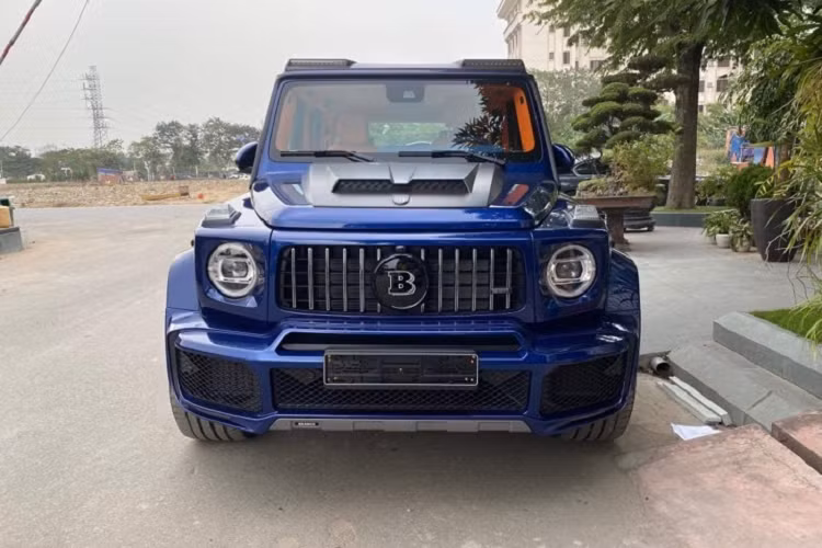 Nói về những nhà sưu tập xe kín tiếng nhất tại dải đất hình chữ S này phải kể đến một doanh nhân sinh sống tại Hải Phòng khi từng sưu tập trên 6 siêu xe Ferrari đủ phiên bản, ngoài ra còn sắm rất nhiều mẫu siêu xe, SUV và cả hypercar bí mật. Dù đã bán đi 2/3 số xe ngựa chồm mình sở hữu nhưng đại gia Hải Phòng vẫn có dàn xe rất đáng ngưỡng mộ.