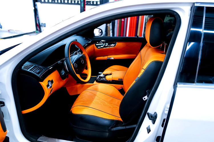 Phận đệm ở hàng ghế phía trước đã được tăng cường tạo thêm cảm giác êm ái cho người ngồi. Hàng ghế sau mới thực sự tạo bất ngờ. 