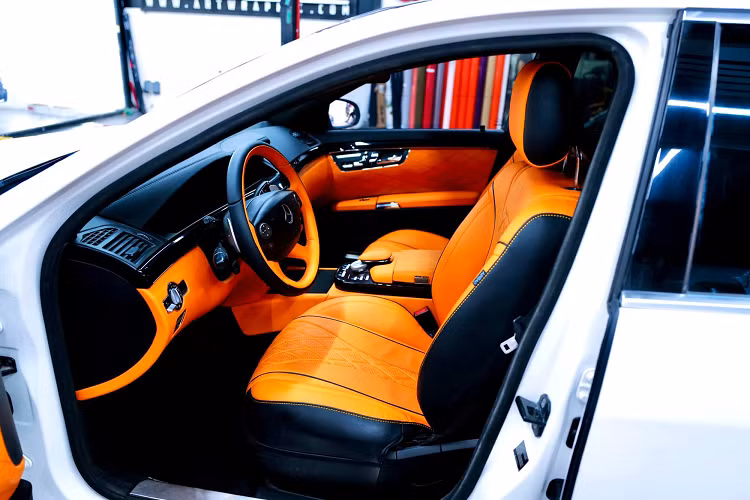 Phận đệm ở hàng ghế phía trước đã được tăng cường tạo thêm cảm giác êm ái cho người ngồi. Hàng ghế sau mới thực sự tạo bất ngờ. 