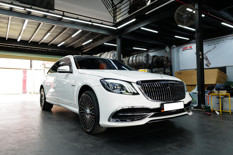 Theo công bố của cơ sở độ, tổng chi phí độ Mercedes-Benz S63 thành Maybach S450 rơi vào khoảng 400 triệu đồng. Nếu nhìn vào thành quả sau khi hoàn tất gói độ, khó ai có thể nhận ra đây vốn là một chiếc Mercedes-Benz S63 AMG đời 2010. 