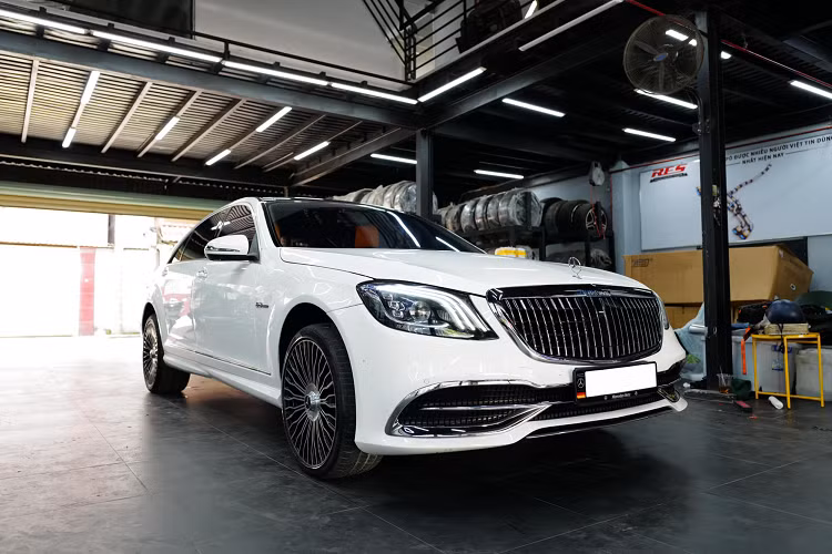 Theo công bố của cơ sở độ, tổng chi phí độ Mercedes-Benz S63 thành Maybach S450 rơi vào khoảng 400 triệu đồng. Nếu nhìn vào thành quả sau khi hoàn tất gói độ, khó ai có thể nhận ra đây vốn là một chiếc Mercedes-Benz S63 AMG đời 2010. 