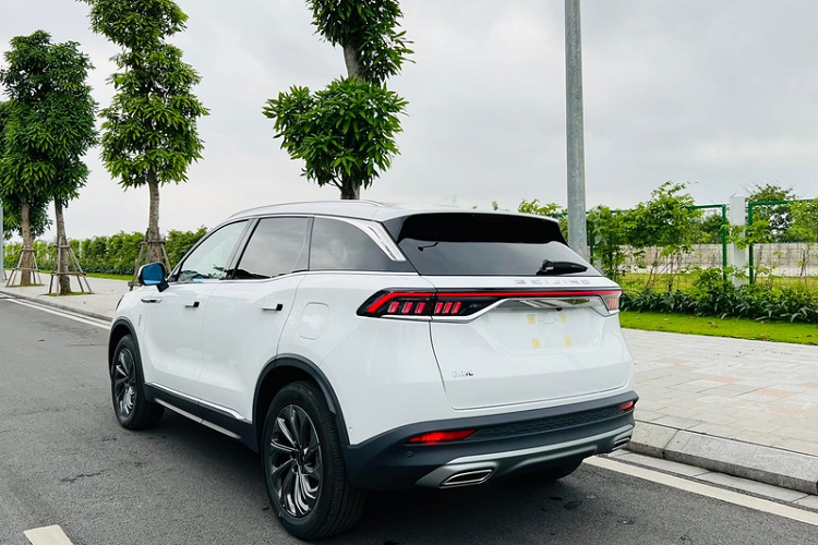 Động cơ này do BAIC tự sản xuất và đi kèm hộp số tự động ly hợp kép 7 cấp và hệ dẫn động cầu trước.