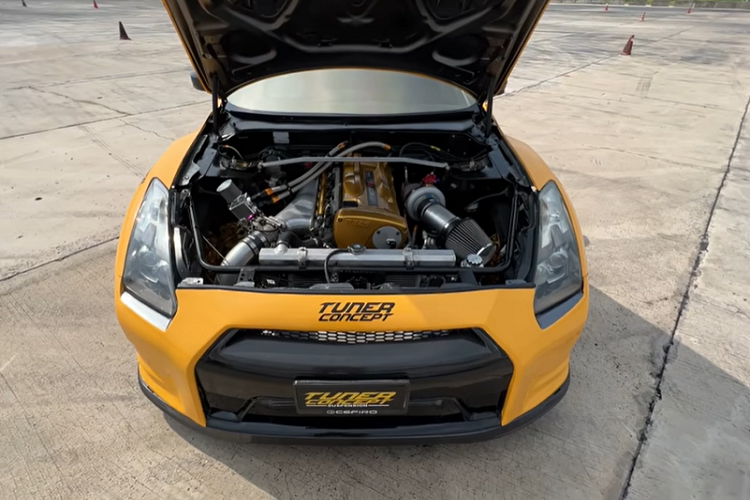 Frank đã có thể chế tạo chiếc xe trong video, mức giá xe Nissan GT-R R35 nhái này khoảng dưới 50.000 USD. Do vậy, mặc dù chiếc xe có thể không phải là hàng chính hãng, nhưng sự nhiệt tình của chủ sở hữu đối với việc lái xe và độ xe đã thừa bù đắp cho chuyện đó.