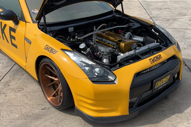 Các tấm ốp này được sản xuất bởi công ty Karn Fiber của Thái Lan, một công ty chế tạo thân vỏ nhái cho nhiều mẫu xe khác nhau.