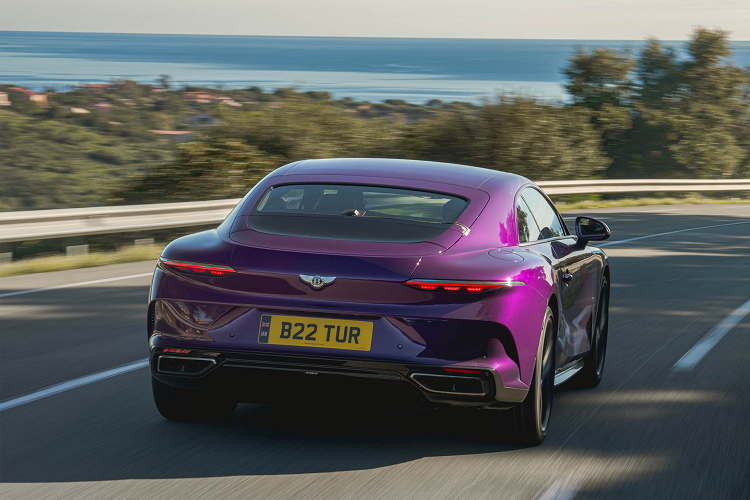 Các kỹ sư thử nghiệm đã đưa chiếc xe này đi vòng quanh các cung đường ở Monaco, thử nghiệm khả năng của chiếc xe này khi trải nghiệm trên những cung đường đẹp. Bentley Batur GT 2023 mới là mẫu xe siêu sang cỡ lớn sang trọng cùng trang bị khối động cơ tăng áp kép W12 6.0 lít quen thuộc của thương hiệu.