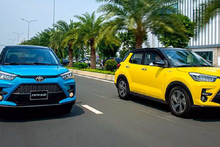 Những tính năng an toàn khác của Subaru REX 2023 bao gồm phanh tay điện tử, tính năng tự động giữ phanh tạm thời, cảm biến hỗ trợ đỗ xe trước/sau, camera 360 độ và hỗ trợ đỗ xe thông minh. Hệ thống này sẽ tự động đỗ xe thay cho người lái. Bên dưới nắp ca-pô của Subaru REX 2023 chỉ có 1 loại động cơ là máy xăng 3 xi-lanh, dung tích 1.2L có tên mã WA-VE. 