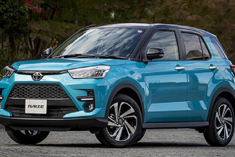 Động cơ tạo ra công suất tối đa 88 mã lực và mô-men xoắn cực đại 113 Nm. Động cơ kết hợp với hộp số biến thiên vô cấp CVT và hệ dẫn động cầu trước, tương tự Toyota Raize. Trong khi đó, động cơ xăng tăng áp 1.0L và hệ truyền động hybrid có tên e-Smart của Toyota Raize không được dùng cho Subaru REX 2023.