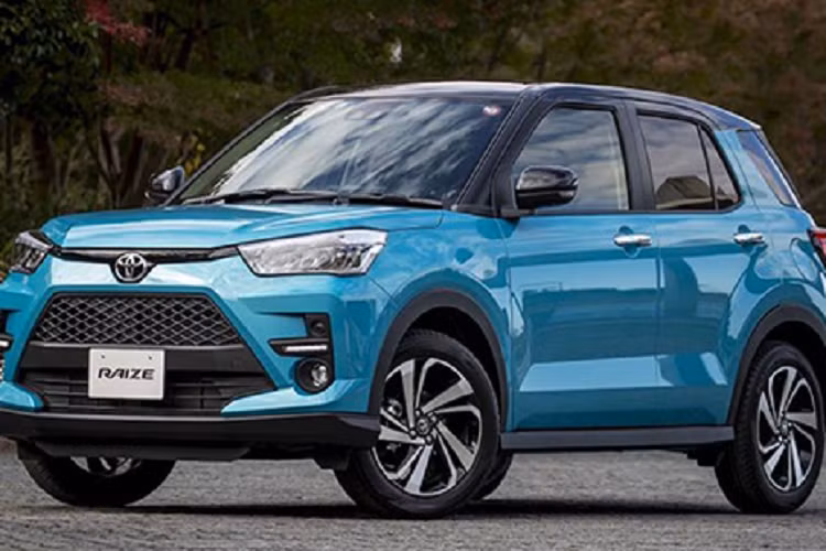 Động cơ tạo ra công suất tối đa 88 mã lực và mô-men xoắn cực đại 113 Nm. Động cơ kết hợp với hộp số biến thiên vô cấp CVT và hệ dẫn động cầu trước, tương tự Toyota Raize. Trong khi đó, động cơ xăng tăng áp 1.0L và hệ truyền động hybrid có tên e-Smart của Toyota Raize không được dùng cho Subaru REX 2023.