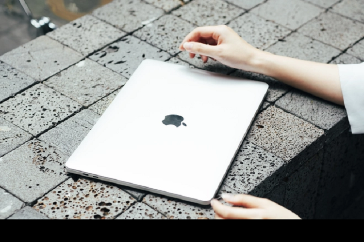 MacBook Pro M2: Hieu nang vuot troi co bu duoc thiet ke nham chan?