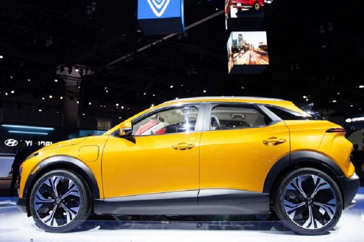 Giá xe Vinfast VF6 và VF7 cũng không được đề cập cho đến nay, mặc dù có lẽ chúng sẽ thấp hơn VF8 với giá khởi điểm là 42.200 đô la cộng với đăng ký pin hoặc 57.000 đô la bao gồm giá pin đầy đủ.