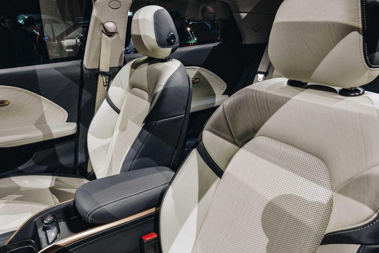 Trong khi Pininfarina thiết kế VF8 và VF9, Torino Design chịu trách nhiệm về các mẫu nhỏ hơn. Ước tính phạm vi hoặc tốc độ sạc lại chưa có sẵn.