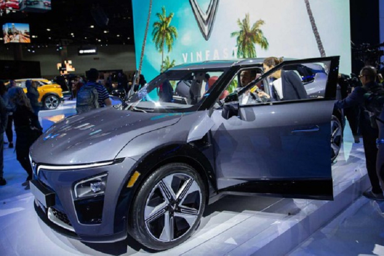 Mẫu xe Vinfast VF6 có sẵn với công suất tối đa 176 mã lực ở phiên bản Eco hoặc 201 mã lực ở phiên bản Plus. Còn VinFast VF7 phù hợp có 201 mã lực ở phiên bản Eco cơ bản, nhưng tăng vọt lên 349 mã lực đối với phiên bản Plus.