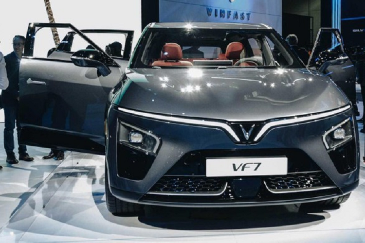 VF9 thậm chí còn cao hơn ở mức 219 đô la mỗi tháng và đó chỉ là pin. Tuy nhiên, đăng ký bao gồm tất cả các bảo trì pin và cung cấp thay thế khi khả năng sạc giảm xuống dưới 70%.