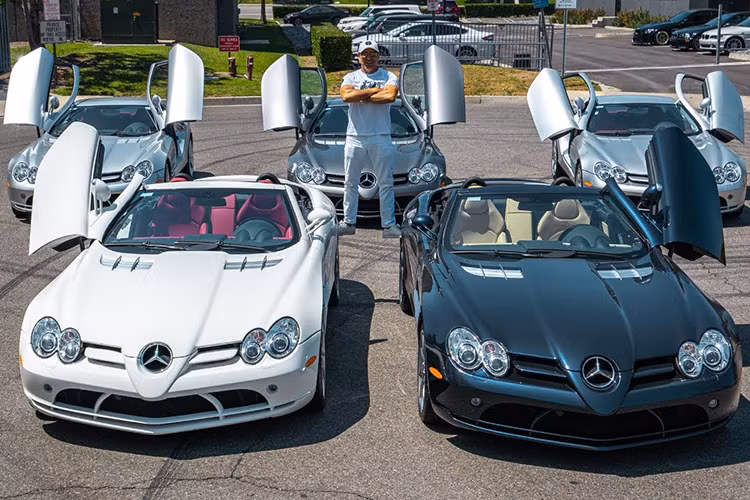 Có thể nói, Manny Khoshbin là 1 trong những tay cuồng siêu xe Mercedes-Benz SLR McLaren nhất thế giới khi đã sở hữu 10 chiếc và còn 1 số dự án đặc biệt khác mà đại gia này đang theo đuổi với siêu xe mũi tên bạc.