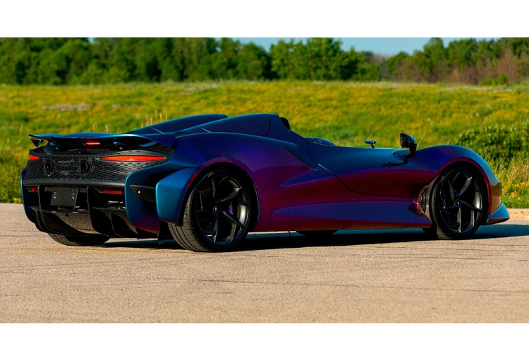 Với sự hiếm có cũng như màu sơn "tắc kè" Pacific Color Stream có đổi từ tông màu xanh, tím và cam tùy theo góc độ người xem, vì thế, giới đấu giá dự đoán siêu phẩm McLaren Elva có số thứ tự 122 này sẽ tìm được người mua với mức giá 2,6 triệu đô la tới 2,75 triệu đô la, tương đương 61 tỷ đồng đến 65 tỷ đồng