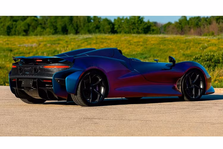 Với sự hiếm có cũng như màu sơn "tắc kè" Pacific Color Stream có đổi từ tông màu xanh, tím và cam tùy theo góc độ người xem, vì thế, giới đấu giá dự đoán siêu phẩm McLaren Elva có số thứ tự 122 này sẽ tìm được người mua với mức giá 2,6 triệu đô la tới 2,75 triệu đô la, tương đương 61 tỷ đồng đến 65 tỷ đồng