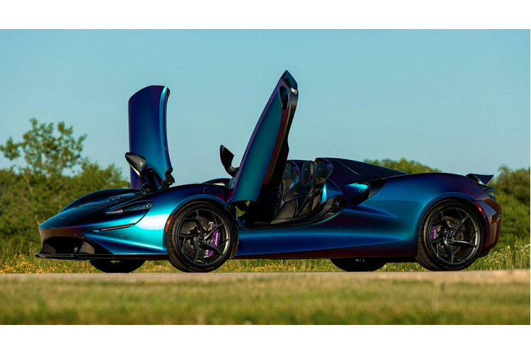 Chiếc McLaren Elva số thứ tự 122 này thuộc bản 4 không nên được trang bị hệ thống kiểm soát khí lưu thông minh AAMS, có thể tạo ra "bong bóng không khí" để bảo vệ người lái, tuy nhiên, khi chạy tốc độ nhanh, tính năng này không giúp ích được gì cho người ngồi trong, thậm chí, 1 video còn cho thấy vị đại gia bay cả nón kết khi tăng tốc xe Elva trên đường.