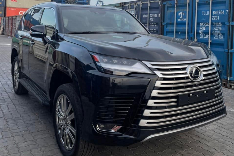 Trái tim này sẽ kết hợp với hộp số tự động 10 cấp cùng các chế độ lái là Normal, ECO, Comfort, Sport S, Sport S+ và Customize.