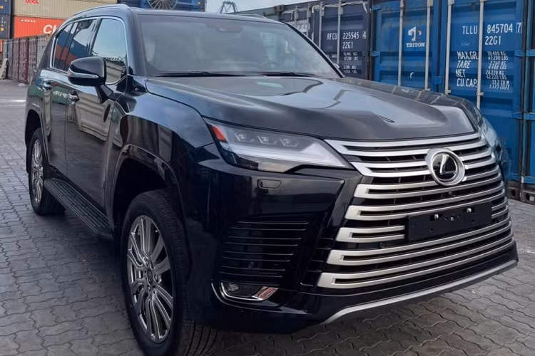 Trái tim này sẽ kết hợp với hộp số tự động 10 cấp cùng các chế độ lái là Normal, ECO, Comfort, Sport S, Sport S+ và Customize.