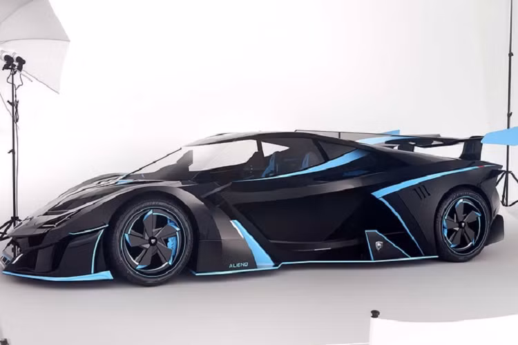 Cách đây 4 năm, Alieno đã hé lộ một số thông tin về siêu xe điện đầu tiên của mình, tên là Arcanum, sản sinh công suất từ 2.610 đến 5.221 mã lực. Đến nay, hãng lại tiếp tục phát hành những hình ảnh kỹ thuật số của dự án thứ 2 tên là Alieno Unum 5.000 mã lực.