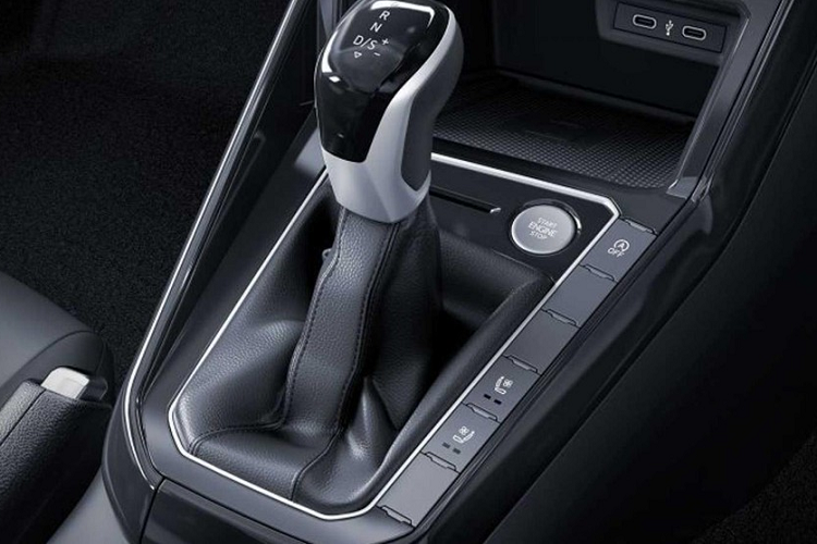 Tại thị trường Ấn Độ, Volkswagen Virtus 2022 có 2 tùy chọn động cơ. Đầu tiên là động cơ xăng 3 xi-lanh, dung tích 1.0L với công suất tối đa 115 mã lực và mô-men xoắn cực đại 175 Nm. Thứ hai là động cơ xăng 4 xi-lanh, dung tích 1.5L với công suất tối đa 150 mã lực và mô-men xoắn cực đại 250 Nm.