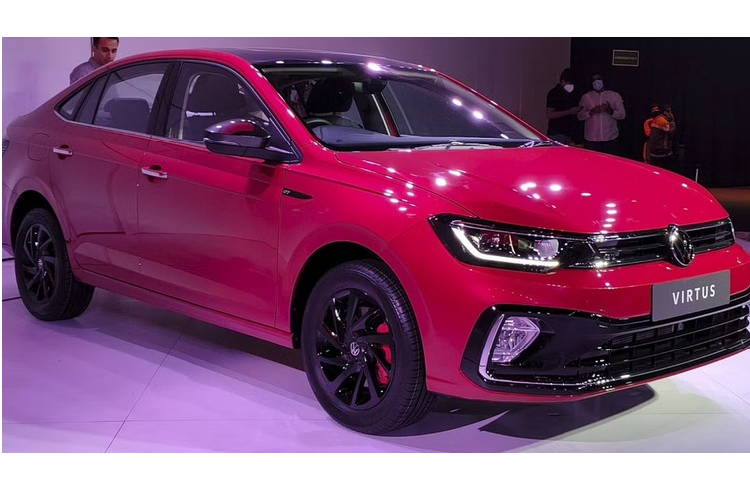 Khi mua xe, khách hàng Ấn Độ có thể chọn các màu sơn ngoại thất như đỏ Wild Cherry Red, trắng Candy White, xám Carbon Steel Grey, vàng Curcuma Yellow, bạc Reflex Silver và xanh dương Rising Blue Metallic.