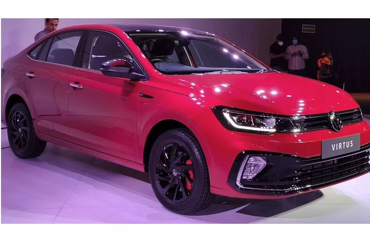 Khi mua xe, khách hàng Ấn Độ có thể chọn các màu sơn ngoại thất như đỏ Wild Cherry Red, trắng Candy White, xám Carbon Steel Grey, vàng Curcuma Yellow, bạc Reflex Silver và xanh dương Rising Blue Metallic.