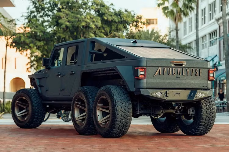 Về khả năng vận hành, dòng xe độ Apocalypse HellFire 6x6 được trang bị khối động cơ HellFire, V8, LS3, dung tích 6,2 lít, sản sinh ra công suất tối đa 501 mã lực. Bên cạnh đó, mẫu xe này cũng được trang bị động cơ siêu nạp Hellcat V8, 6.2 lít bơm ra công suất 707 mã lực. Chiếc xe về nước sử dụng trái tim đầu tiên.