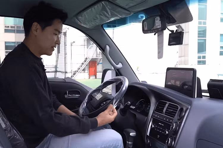 Chiếc xe xuất hiện trong video396 là phiên bản trang bị cao hơn, mức giá xe Kia Bongo 3 EV và nó sẽ có giá khởi điểm khoảng 36.000 USD (tương đương 799 triệu đồng), theo người dẫn video. Tuy nhiên, chính phủ Hàn Quốc hiện đang đưa ra khoản ưu đãi khoảng 16.000 USD, nhờ đó làm giá mua thực tế giảm xuống còn khoảng 20.000 USD (456 triệu đồng).